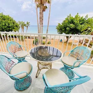 https://first-line-torrox-costa.es-andalucia.com
